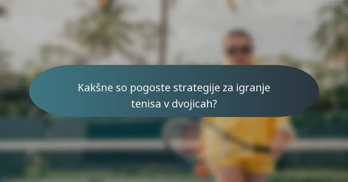 Kakšne so pogoste strategije za igranje tenisa v dvojicah?